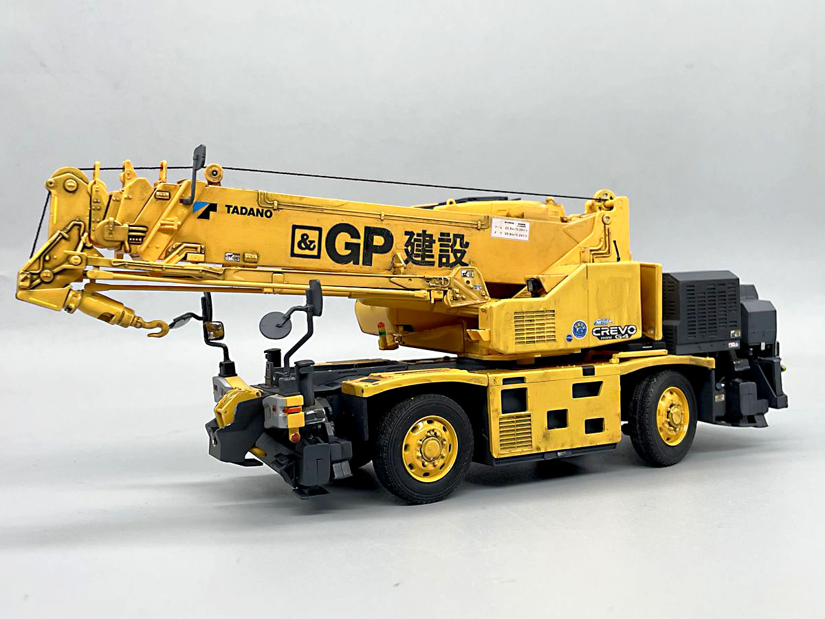 デカールを自作！「&GP建設」仕様のラフテレーンクレーンが完成