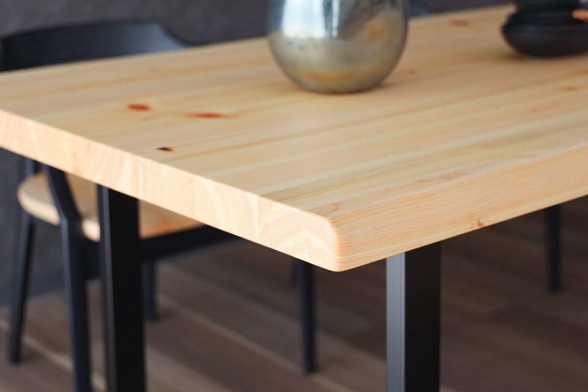 ibata直営 桧然 ダイニングテーブル鉄脚｜TABLE｜飛騨の家具/国産家具