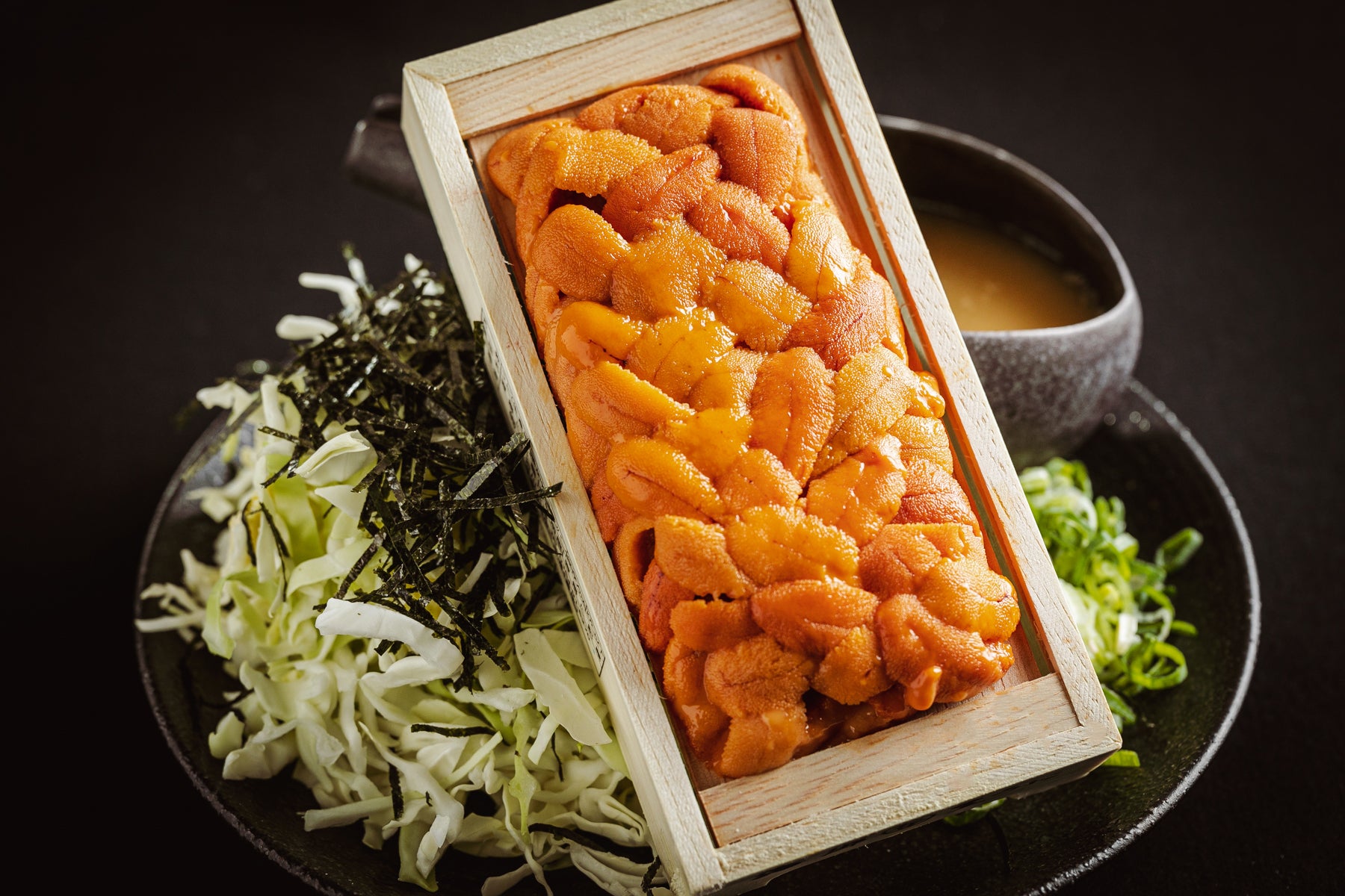 もんじゃの概念が変わる。うに、すき焼き、カニの極上もんじゃを