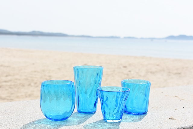 海の恵みが作り出した爽やかなスカイブルー「金の岬天色（あお