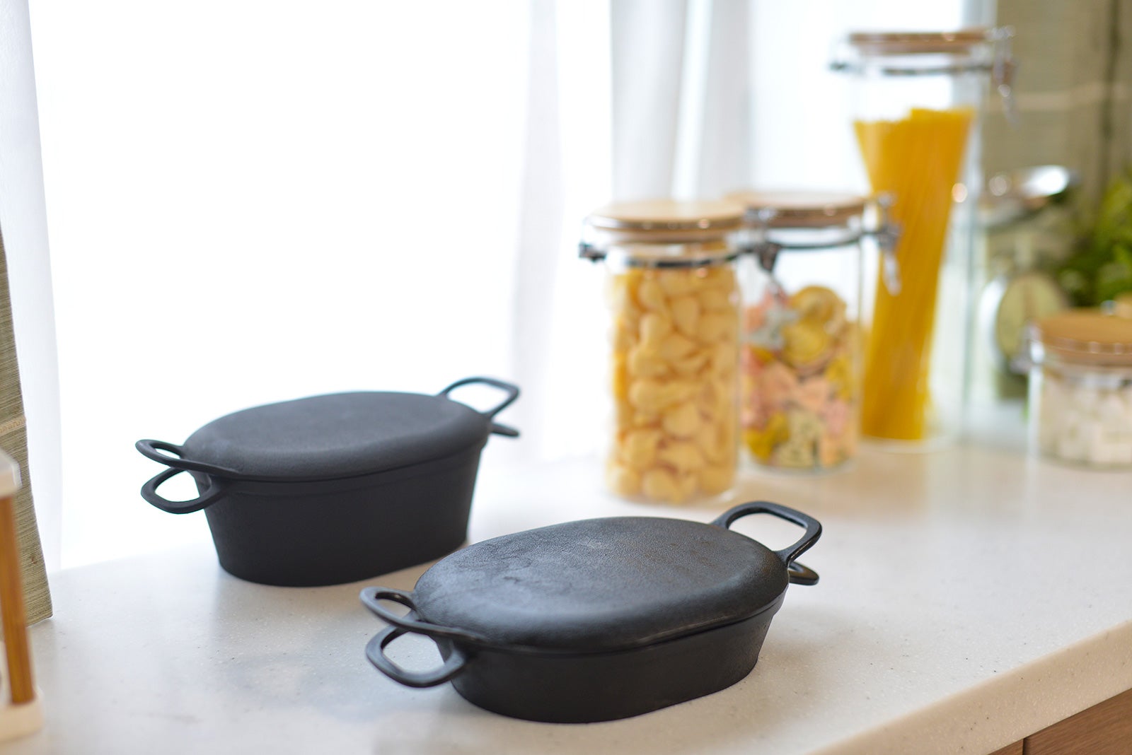 軽い。錆びにくい。手入れがラク。使い易さを追求したダッチオーブン