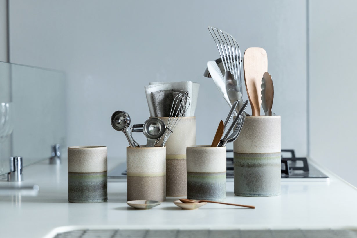 まるで絵画のような色彩。「飾るような収納」を叶える陶磁器製ツール