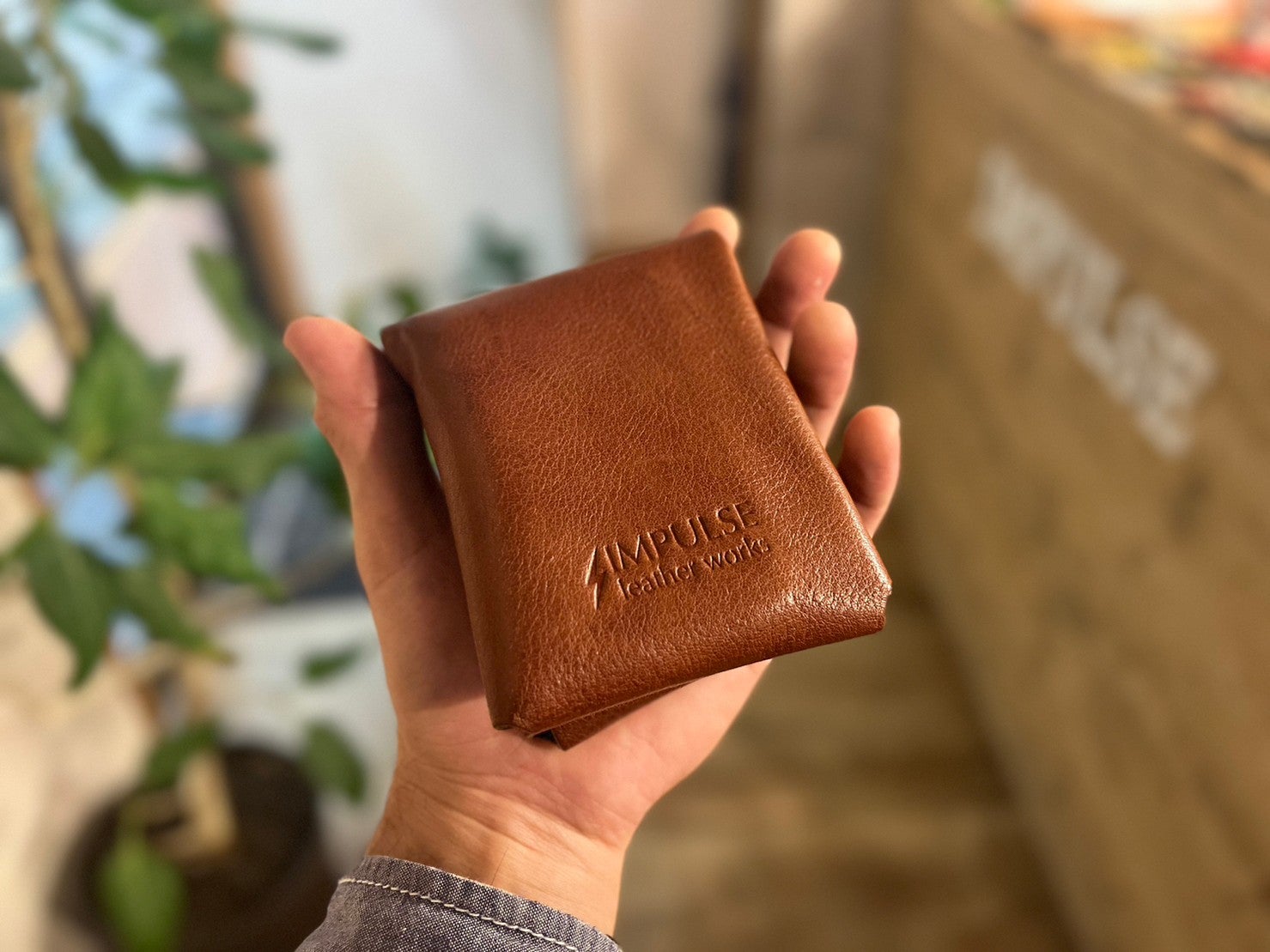 アウトドアでもガシガシ使える！1枚革を折りたたんで作る財布