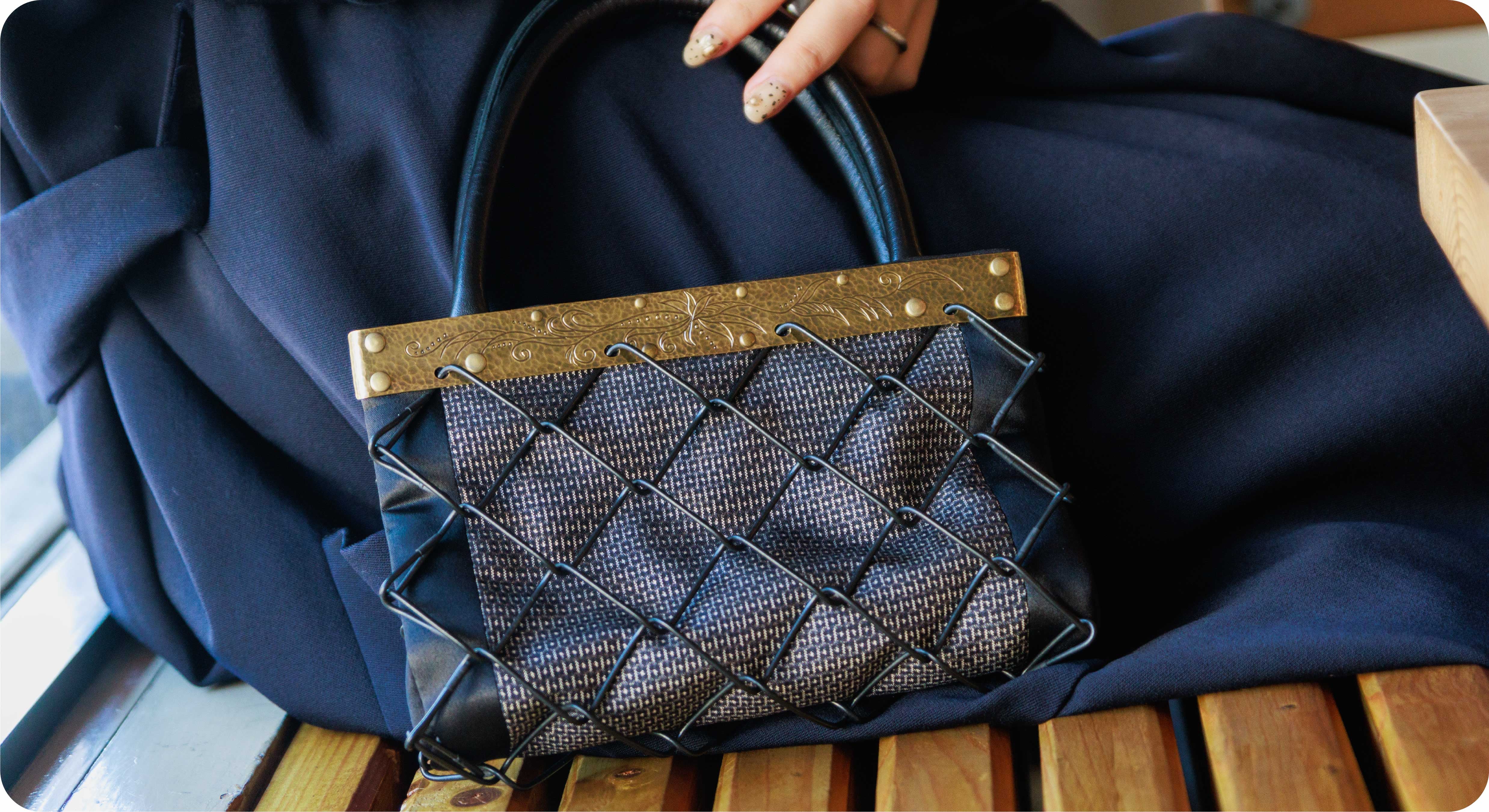 彫金と本場大島紬のコラボレーション！一目置かれる存在になれる