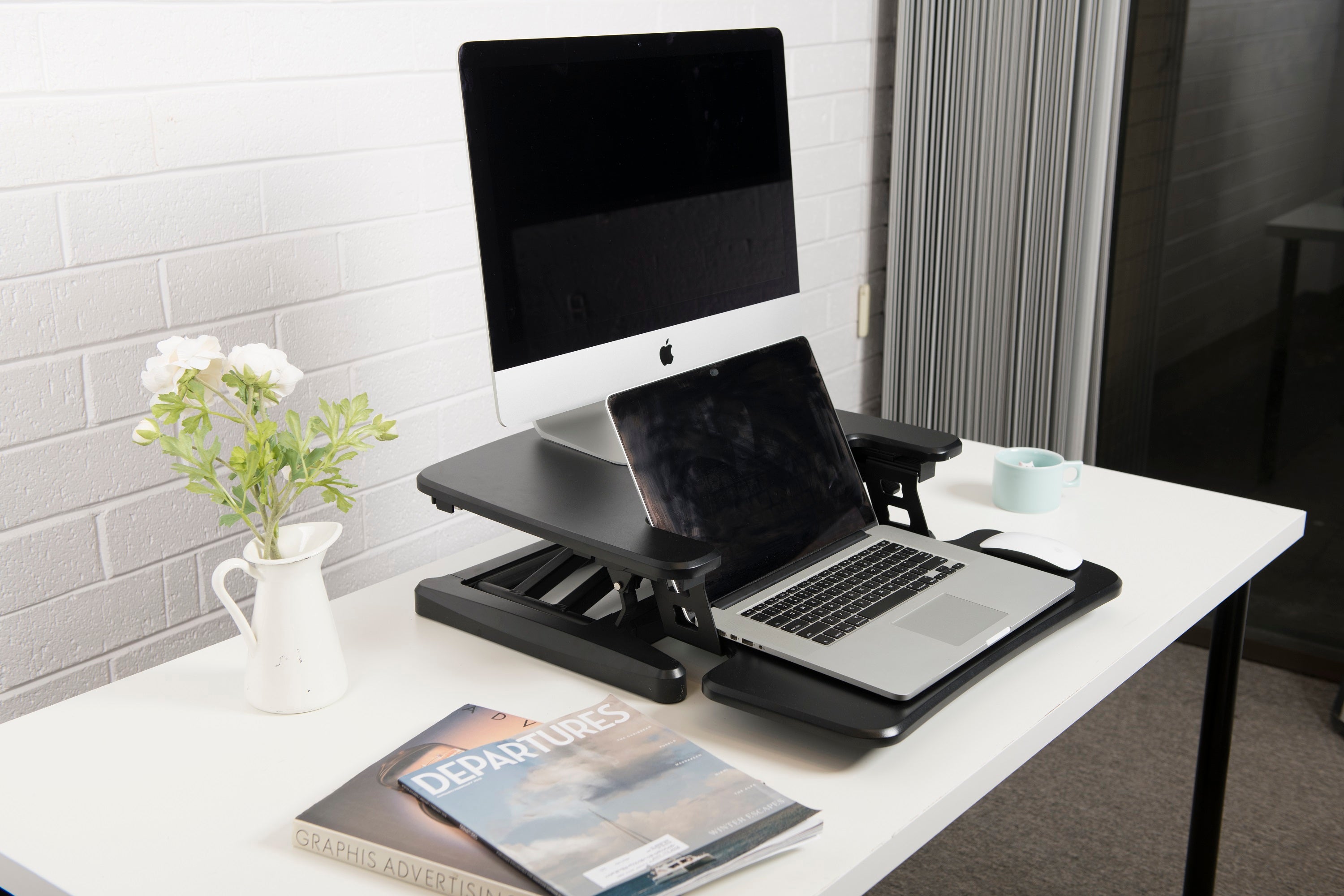 座りっぱなしから解放！立ちながら仕事ができるミニスタンディング