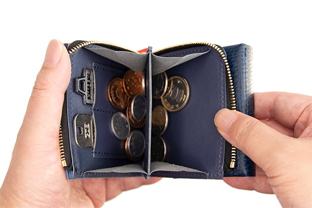 小さいのに大容量！カード12枚収納。「瞬時に」中身が取り出せる新発想