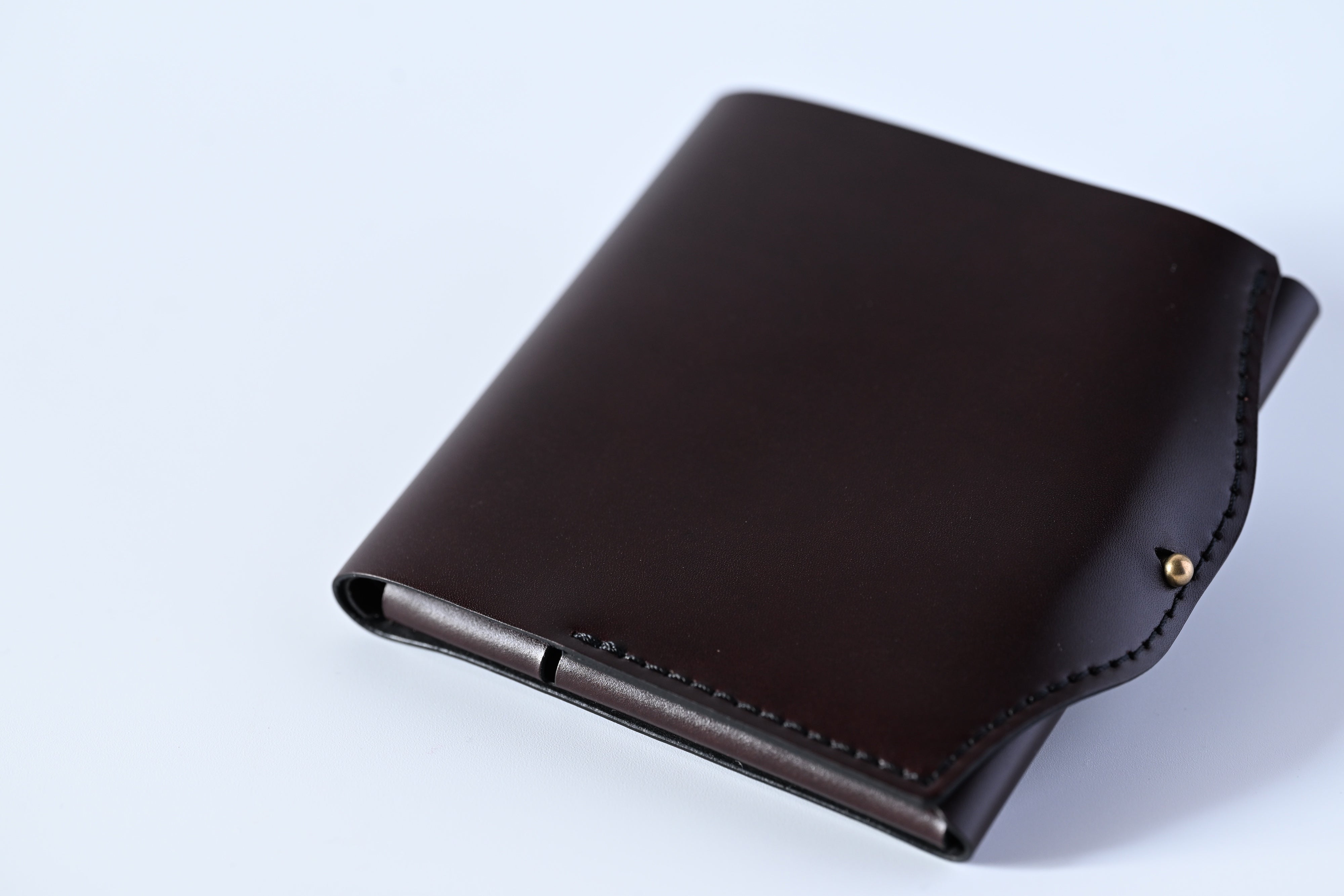 驚異的なサイズと薄さ。全パーツコードバン。二つ折り財布「new-usuha3