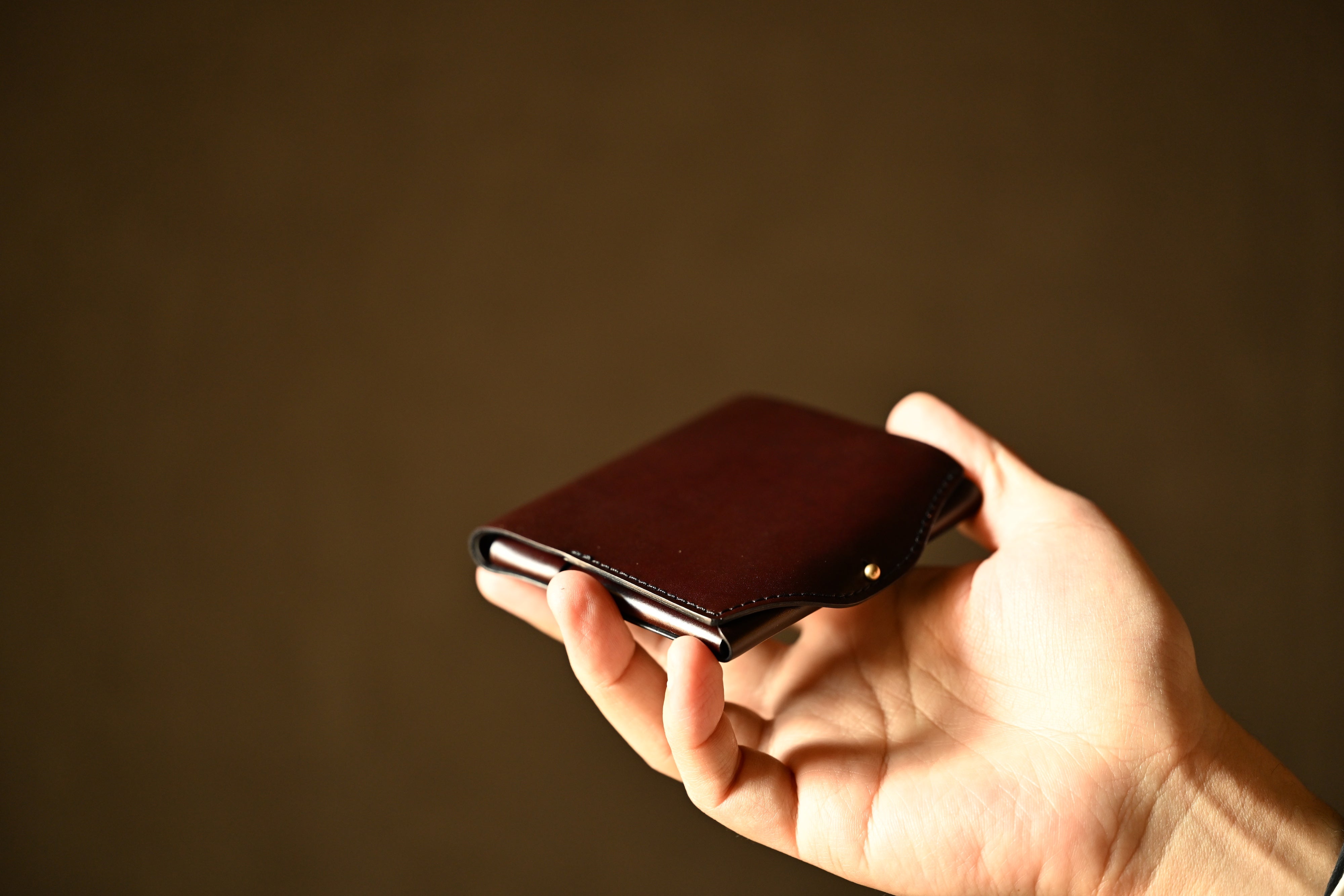 驚異的なサイズと薄さ。全パーツコードバン。二つ折り財布「new-usuha3