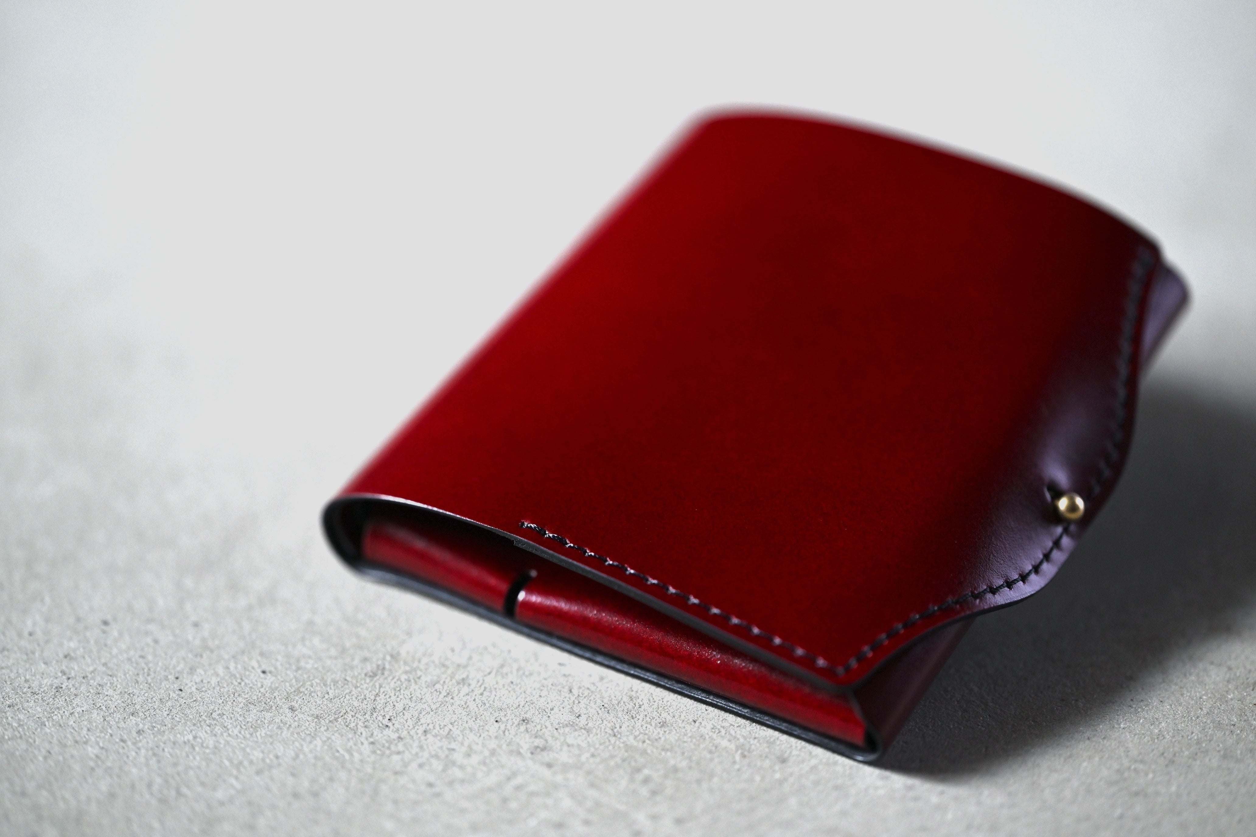 驚異的なサイズと薄さ。全パーツコードバン。二つ折り財布「new-usuha3