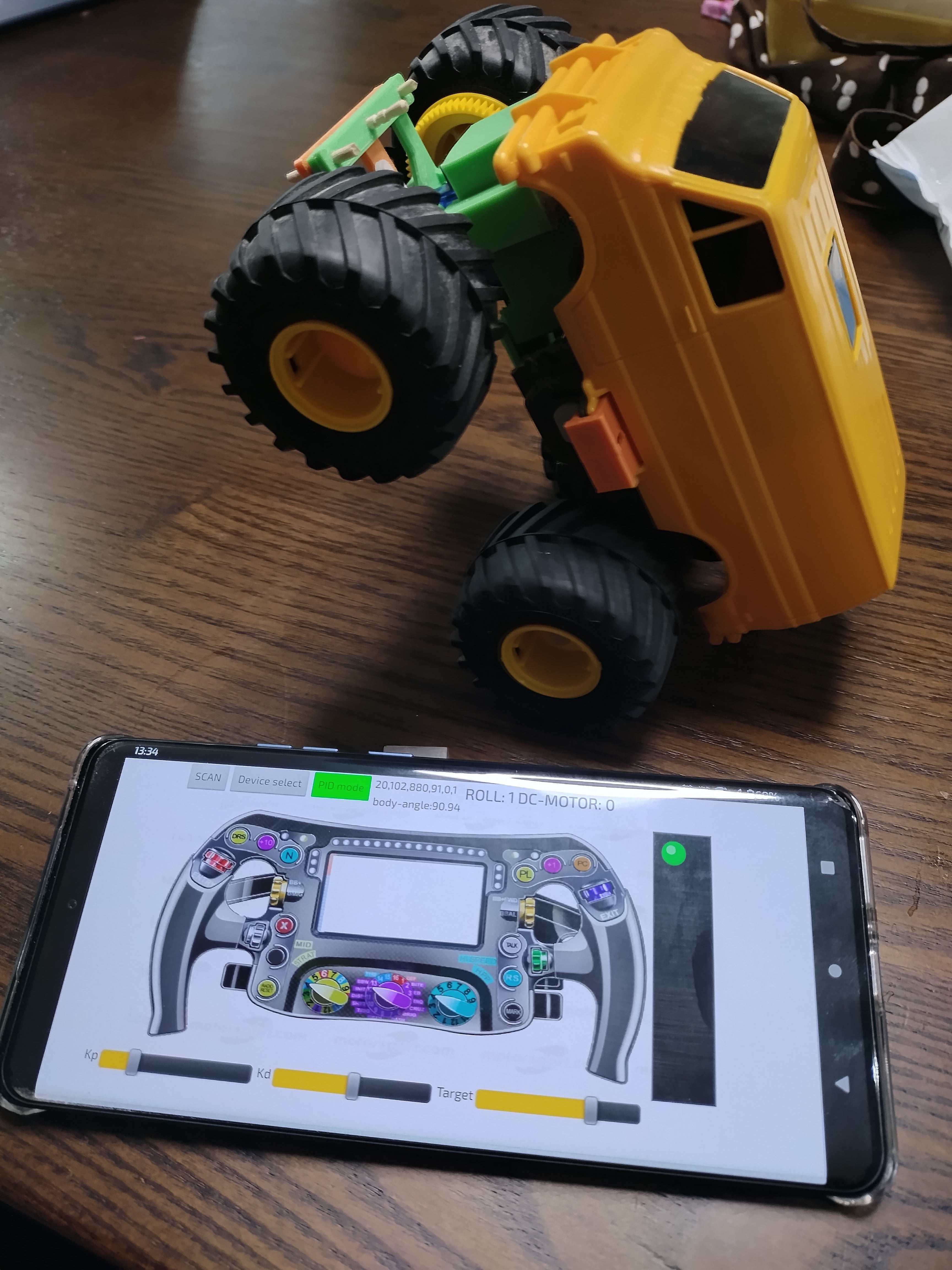 スマホでラジコン操作と倒立制御！ワイルドミニ四駆ラジコン化簡単