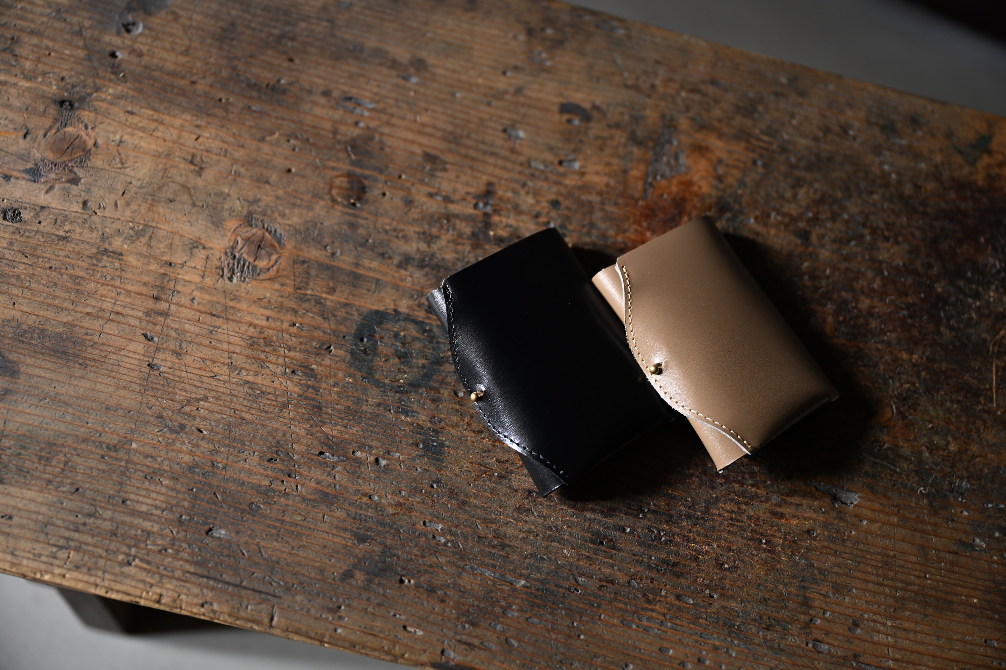 限界ギリギリの薄さとサイズに挑む！三つ折り財布「usuha-peta