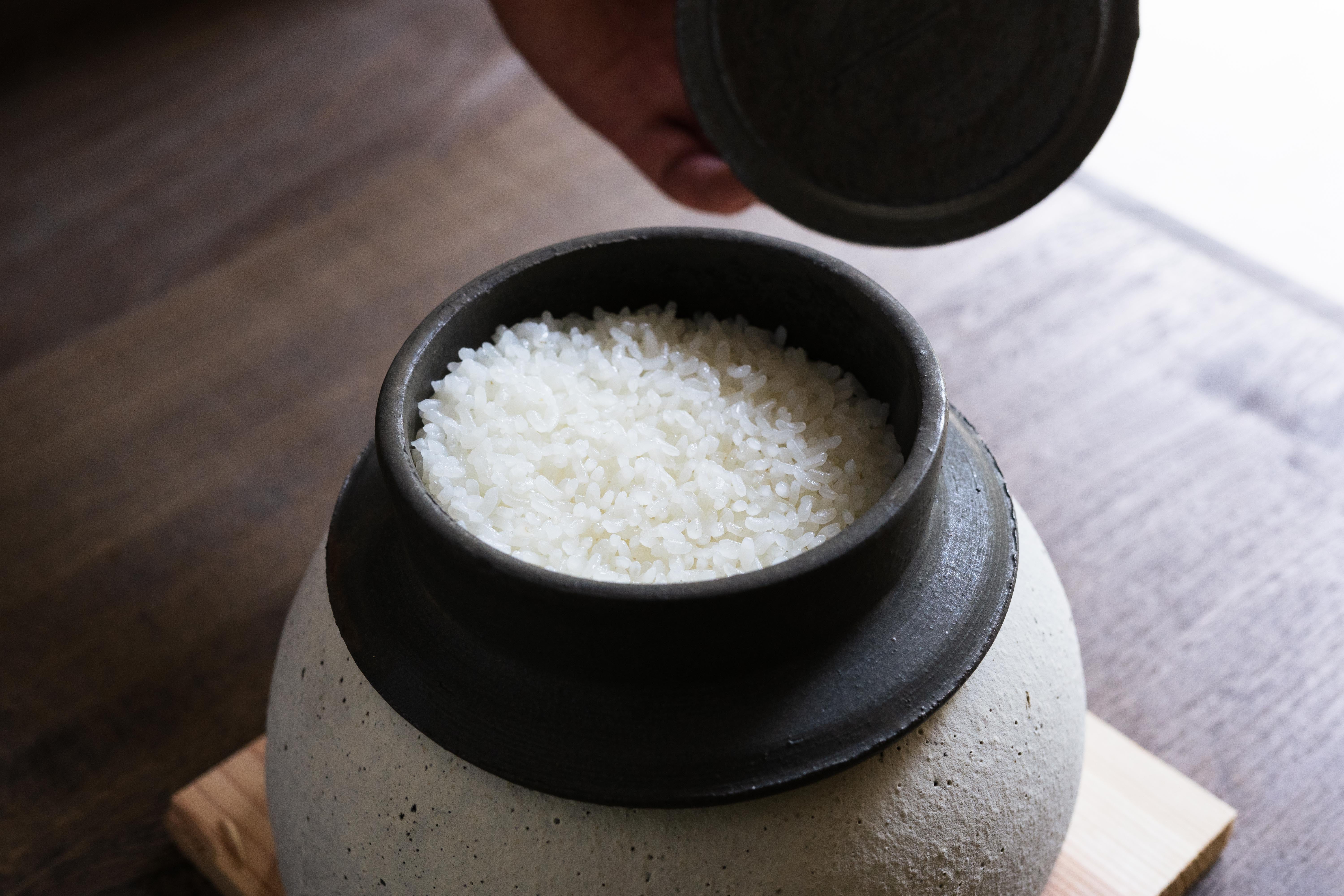 固形燃料一つで、火加減いらず。3年間改良を重ねた、一合炊きかまどは