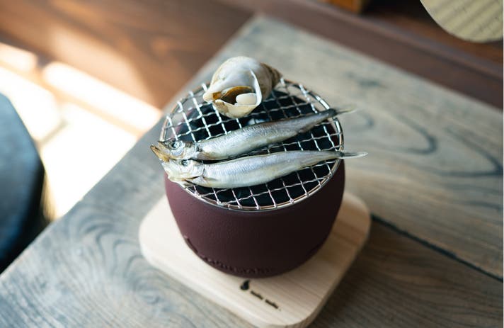 灰のいらない、現代の火鉢──“ちいさな火ばち”で始まる炭火で整う時間