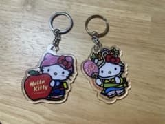 青森限定 ご当地 ハローキティ リンゴ アクリルキーホルダー2個セット