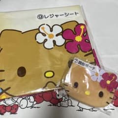 日焼けキティ 一番くじ レジャーシート 顔形ポーチ - メルカリ