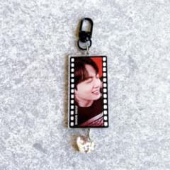 BTS 】 JUNGKOOK グク アクリルキーリング ハート付き ① - メルカリ