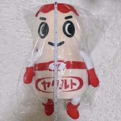 ヤクルトマンぬいぐるみ 約45cm 赤 クリーム色 - メルカリ