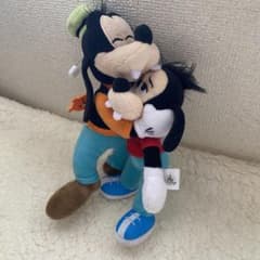 グーフィー マックス ディズニーストア グッズ ぬいぐるみバッジ ハグ