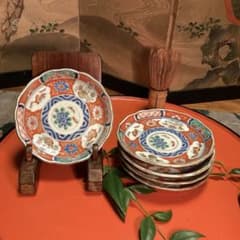 A1028 古伊万里 染錦手 輪花型 見込牡丹に蝶 窓絵 花唐草 小皿 5枚