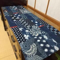 ハンドメイド 藍染古布の型染と絣の大きめなタンスマット パッチワーク