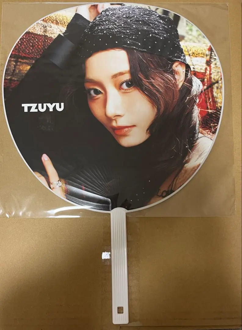 2026年最新】グループ名：TWICE うちわの人気アイテム - メルカリ
