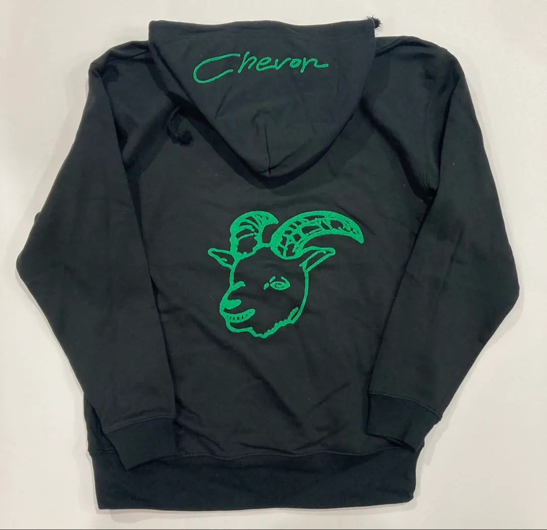 2026年最新】chevon パーカーの人気アイテム - メルカリ