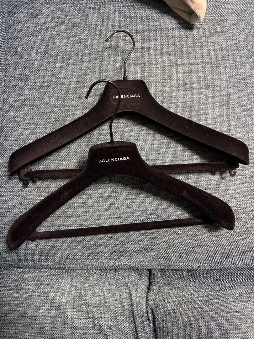2026年最新】BALENCIAGA 衣類ハンガーの人気アイテム - メルカリ