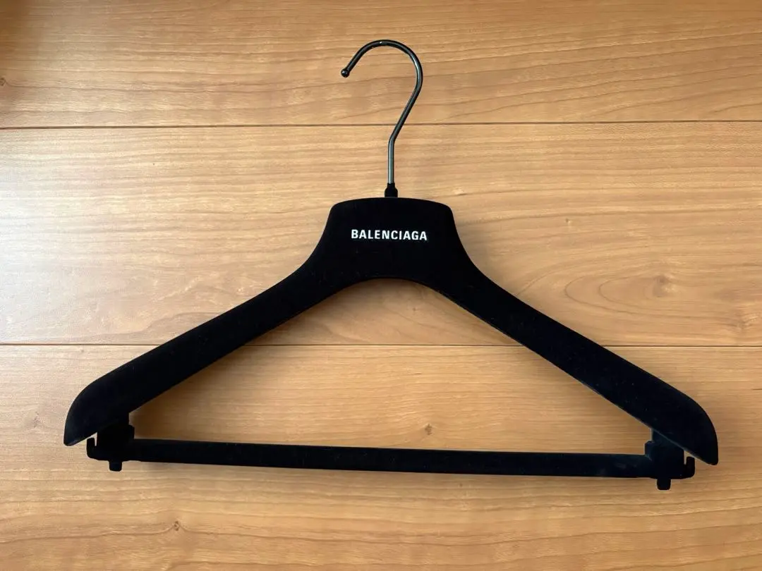 2026年最新】BALENCIAGA 衣類ハンガーの人気アイテム - メルカリ