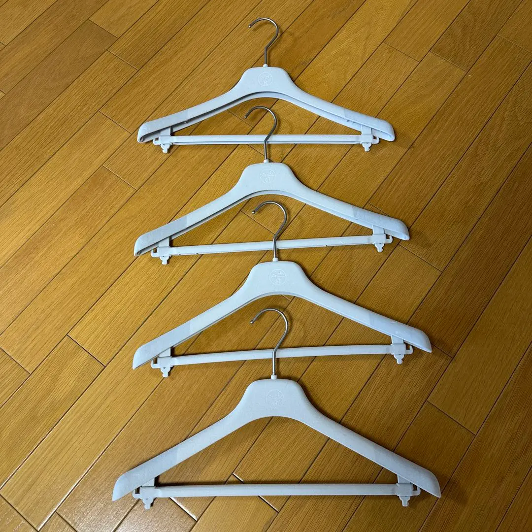 2026年最新】HERMES 衣類ハンガーの人気アイテム - メルカリ