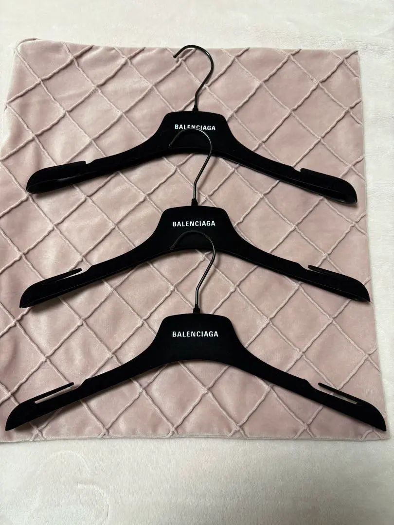 2026年最新】BALENCIAGA 衣類ハンガーの人気アイテム - メルカリ