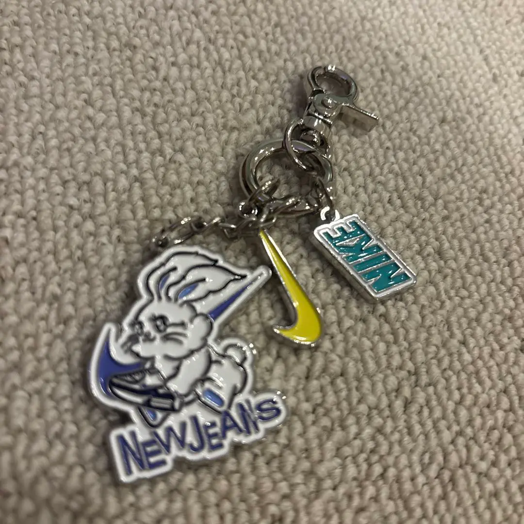 2026年最新】newjeans キーホルダー nikeの人気アイテム - メルカリ