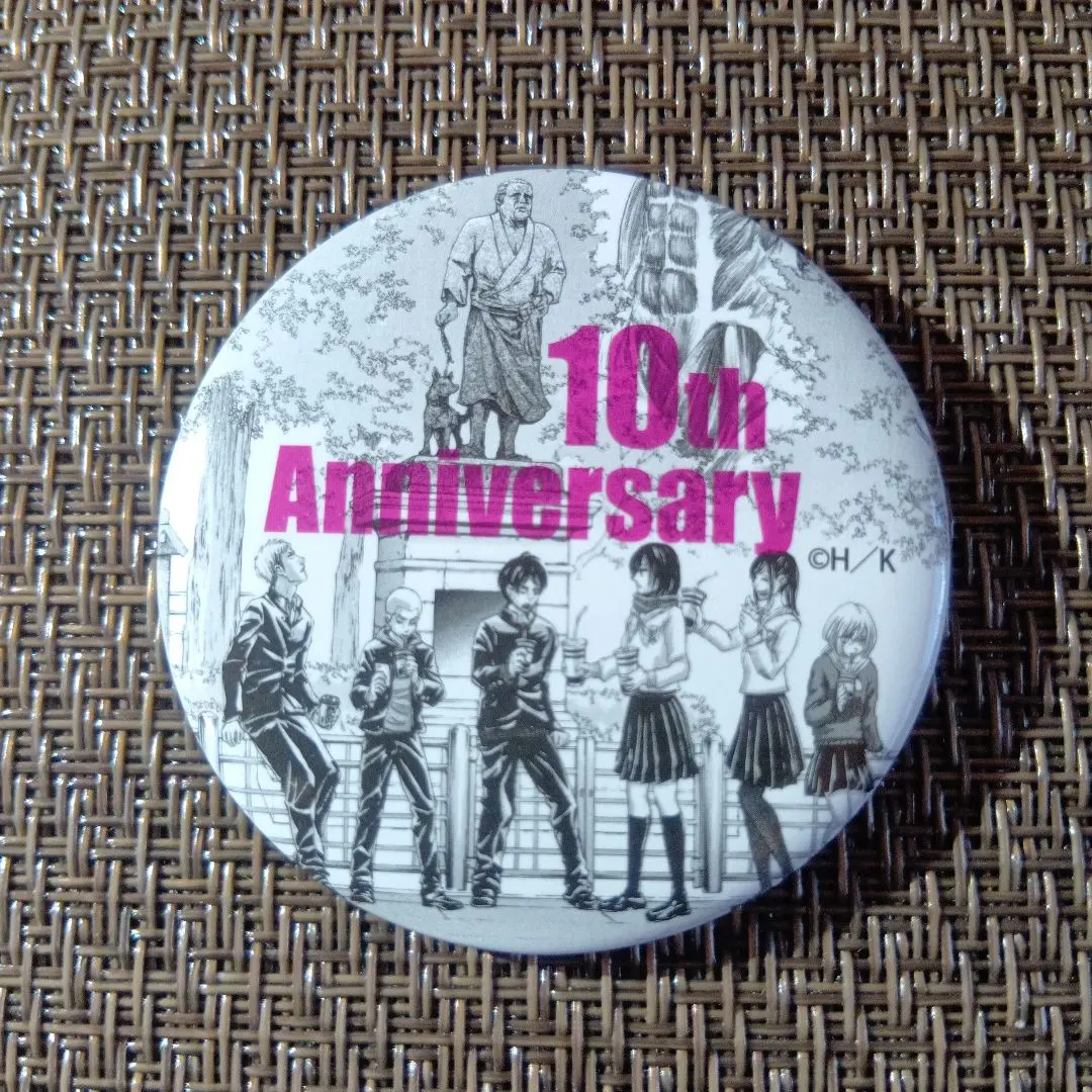 2026年最新】進撃の巨人10周年記念缶バッチの人気アイテム - メルカリ