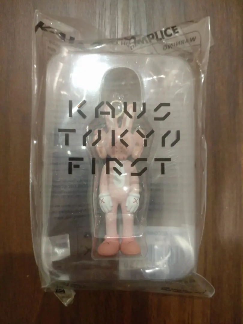 2026年最新】kaws tokyo first キーホルダーの人気アイテム - メルカリ
