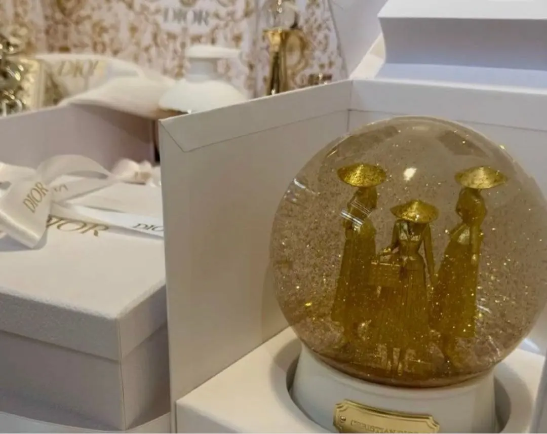 2026年最新】dior スノードームの人気アイテム - メルカリ