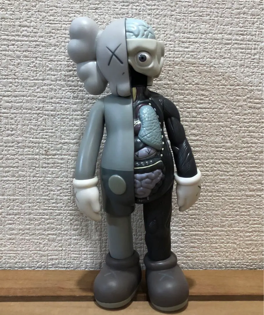 2026年最新】kaws 人体模型の人気アイテム - メルカリ
