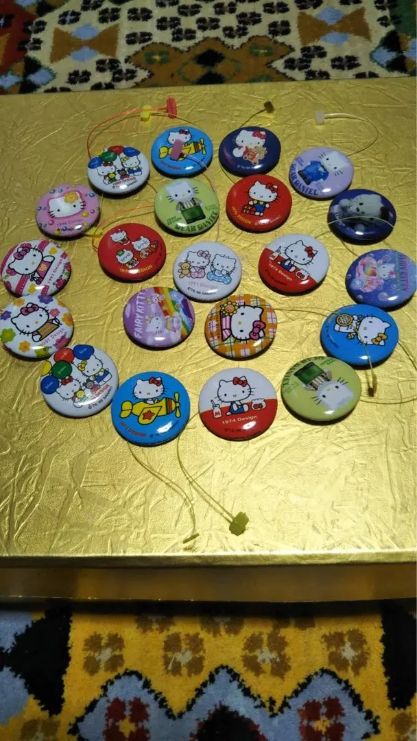 2026年最新】ハローキティ25周年記念缶バッジの人気アイテム - メルカリ