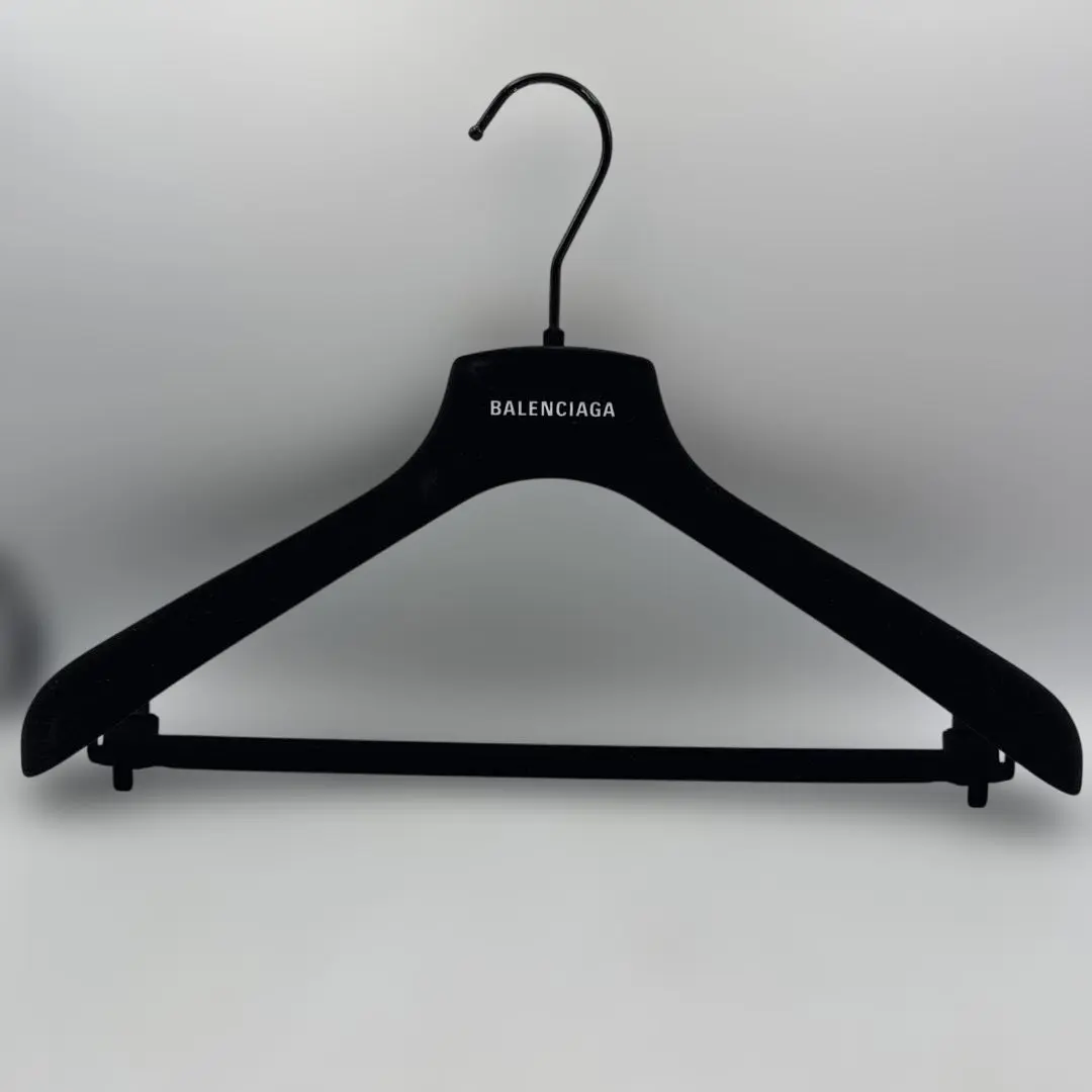 2026年最新】BALENCIAGA 衣類ハンガーの人気アイテム - メルカリ