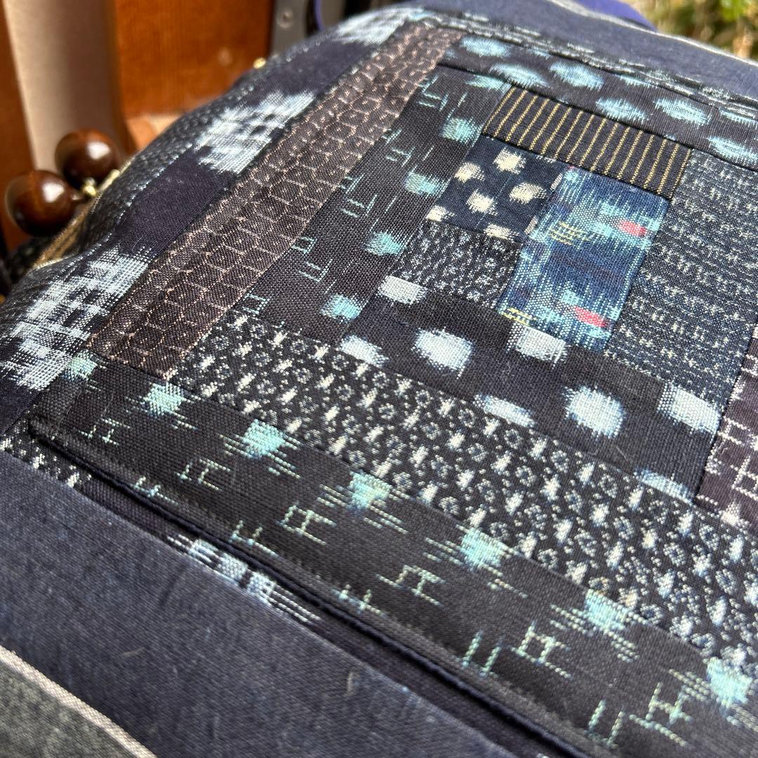 絣のパッチワーク大きながま口丸ショルダー (*´꒳`*)ショルダー紐とチャーム付