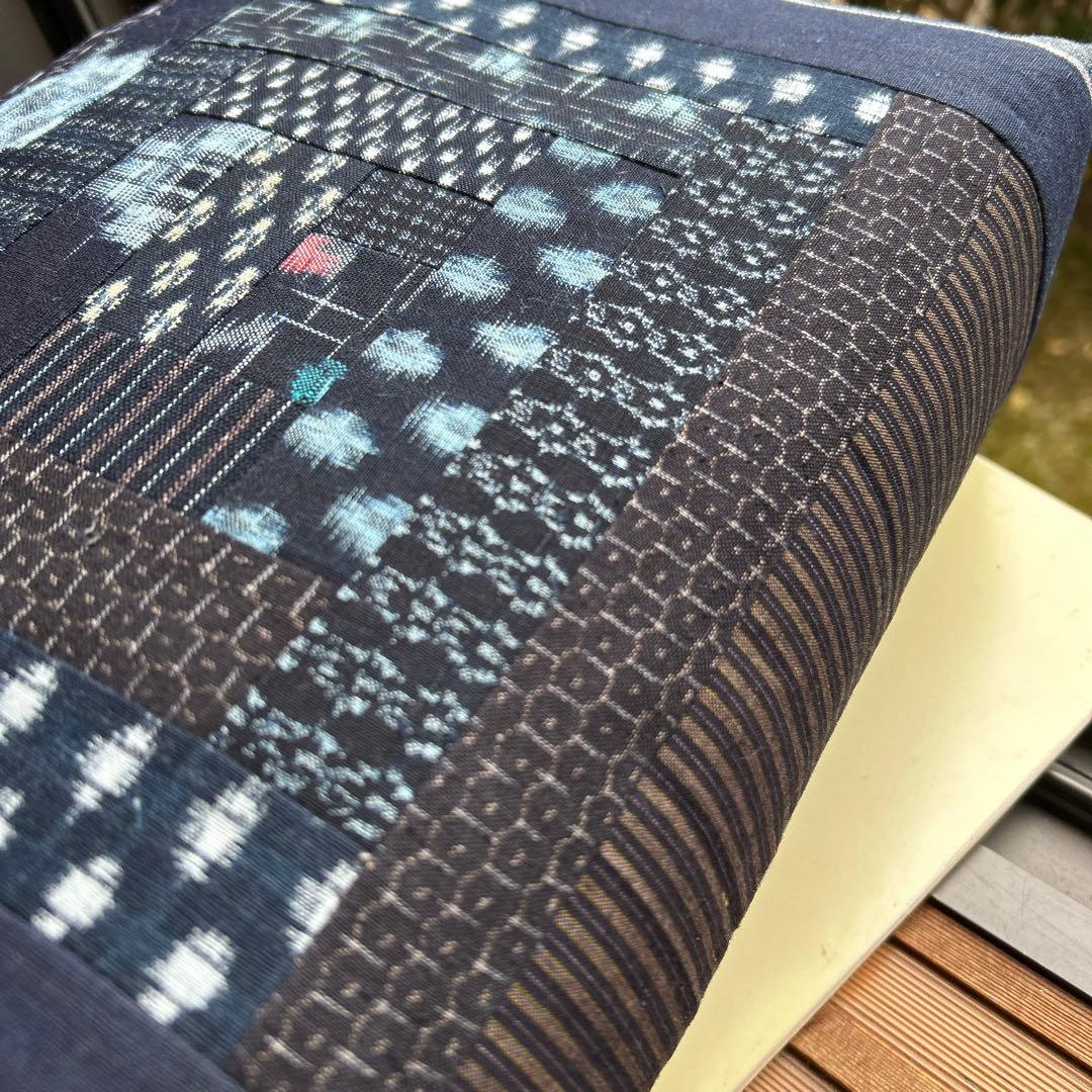 絣のパッチワーク大きながま口丸ショルダー (*´꒳`*)ショルダー紐とチャーム付