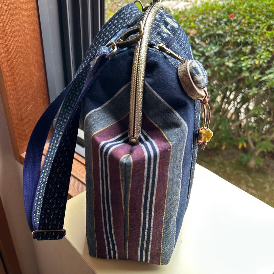 絣のパッチワーク大きながま口丸ショルダー (*´꒳`*)ショルダー紐とチャーム付