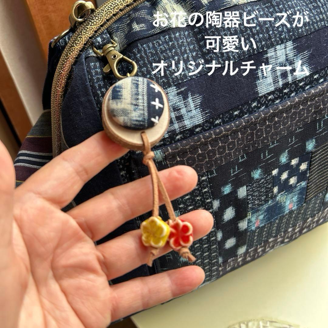 絣のパッチワーク大きながま口丸ショルダー (*´꒳`*)ショルダー紐とチャーム付