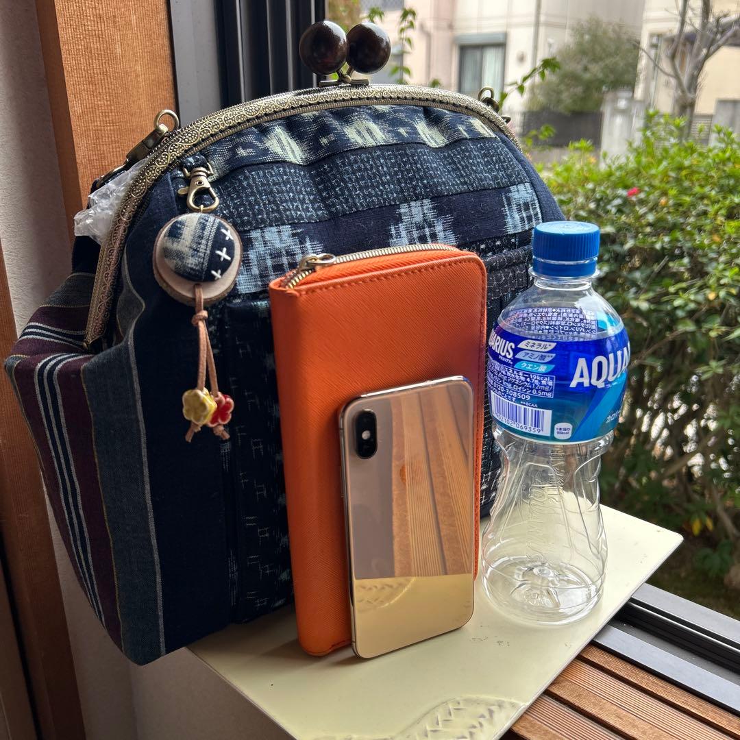 絣のパッチワーク大きながま口丸ショルダー (*´꒳`*)ショルダー紐とチャーム付