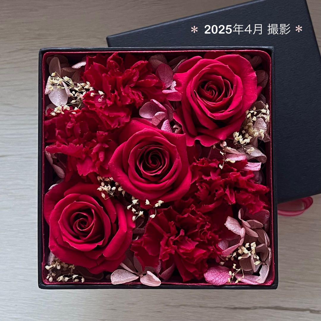 フラワーボックス（プリザーブドフラワー）＊赤いバラとカーネーション