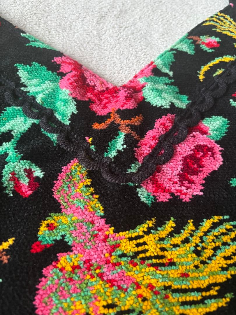 FELLER 花柄エプロン Vネック 黒