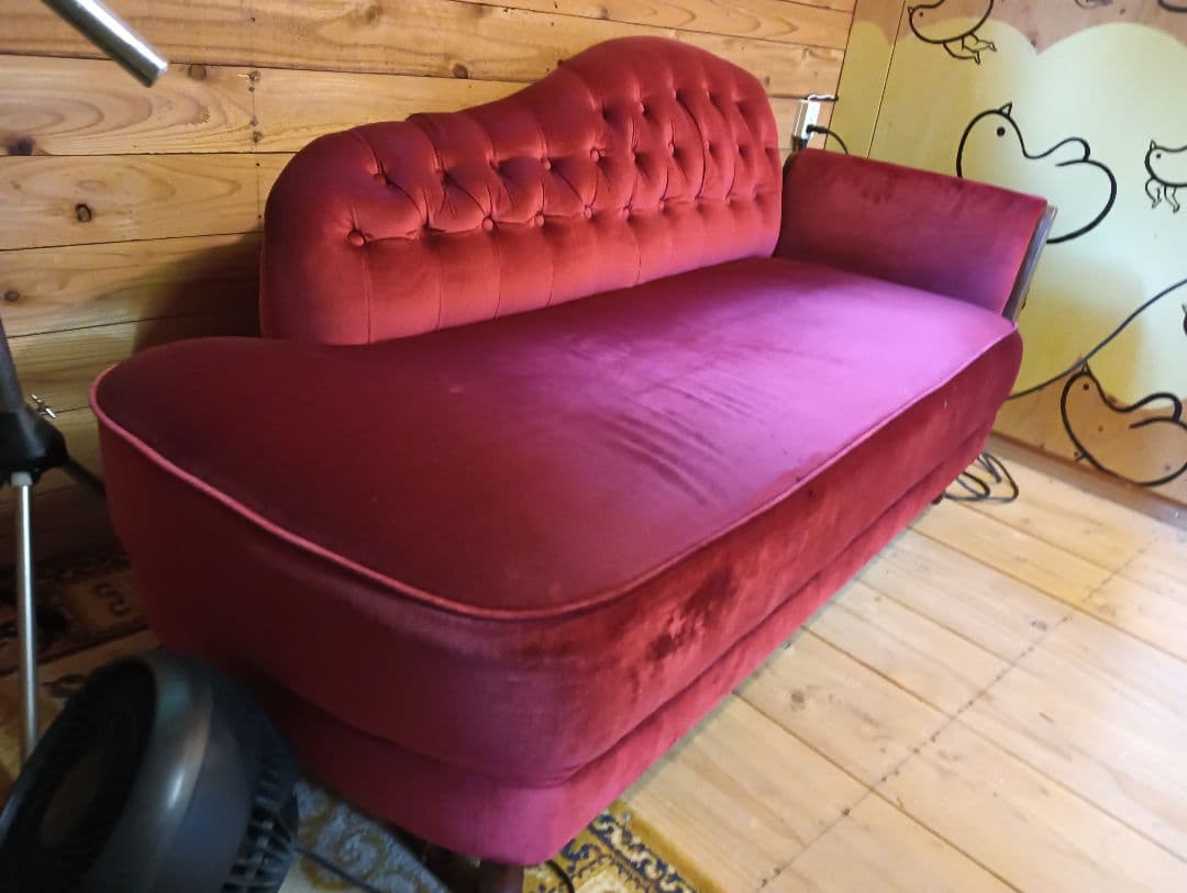 2-3人掛け　ワインレッド　ベルベットソファ　昭和ロマン