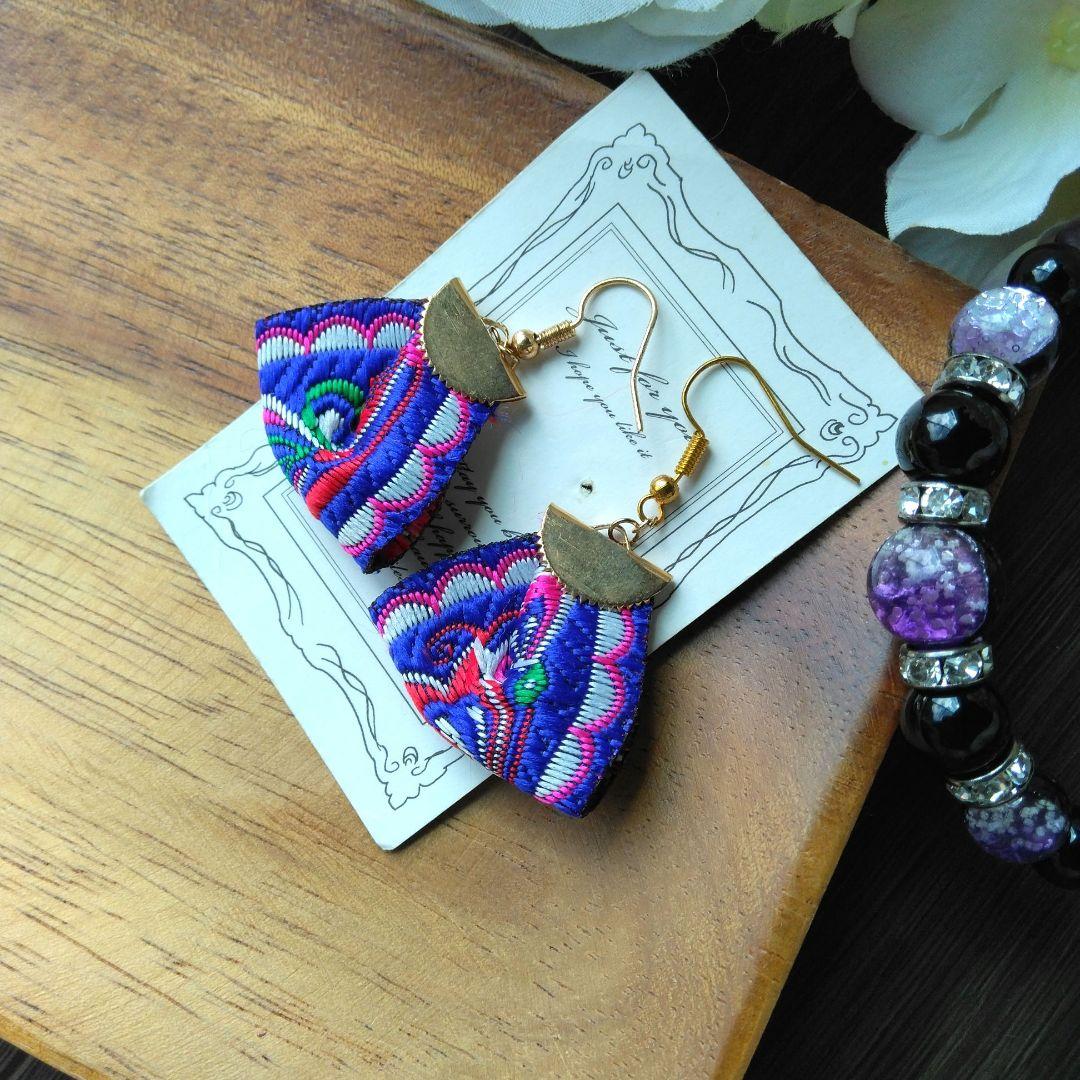 青　赤　ピアス　イヤリング　ネイティブ　チロリアンテープ　リボン　アジアン