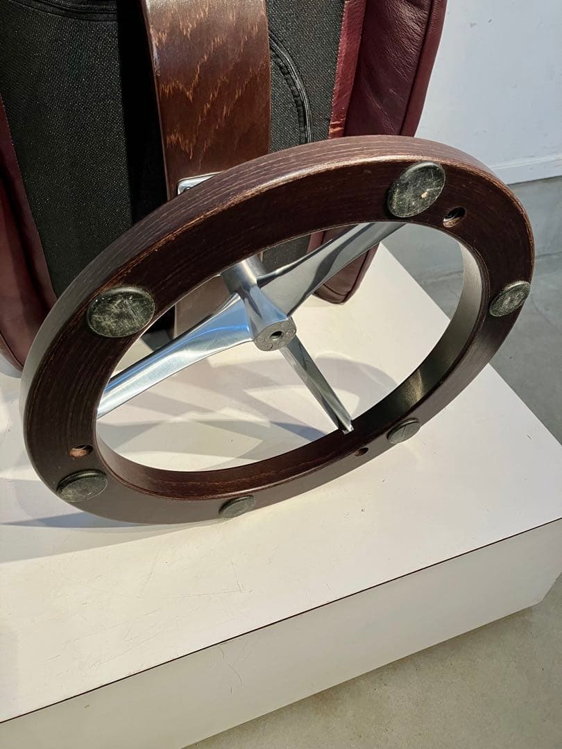 北欧ノルウェー、エコーネス、高級オットマン、スツール、カッシーナ、アクタス、本革