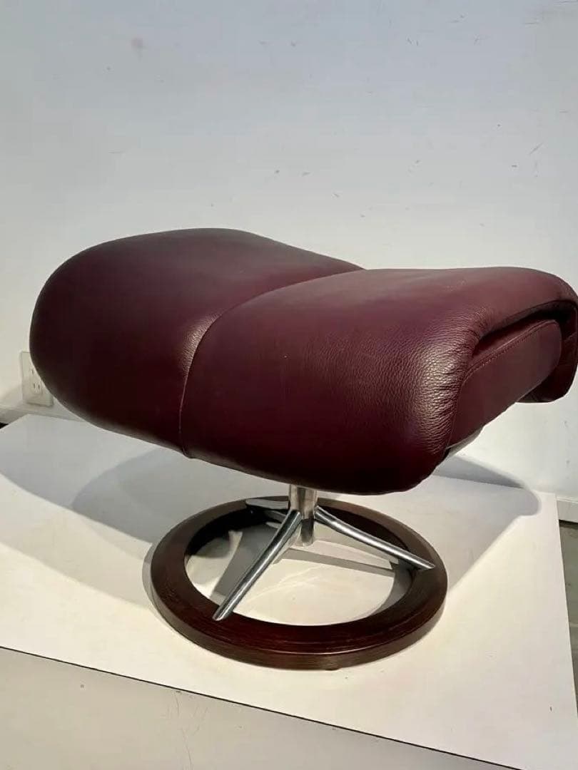 北欧ノルウェー、エコーネス、高級オットマン、スツール、カッシーナ、アクタス、本革