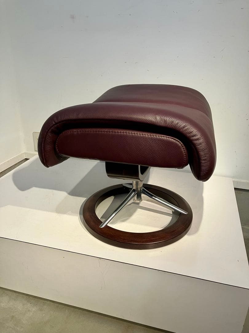 北欧ノルウェー、エコーネス、高級オットマン、スツール、カッシーナ、アクタス、本革