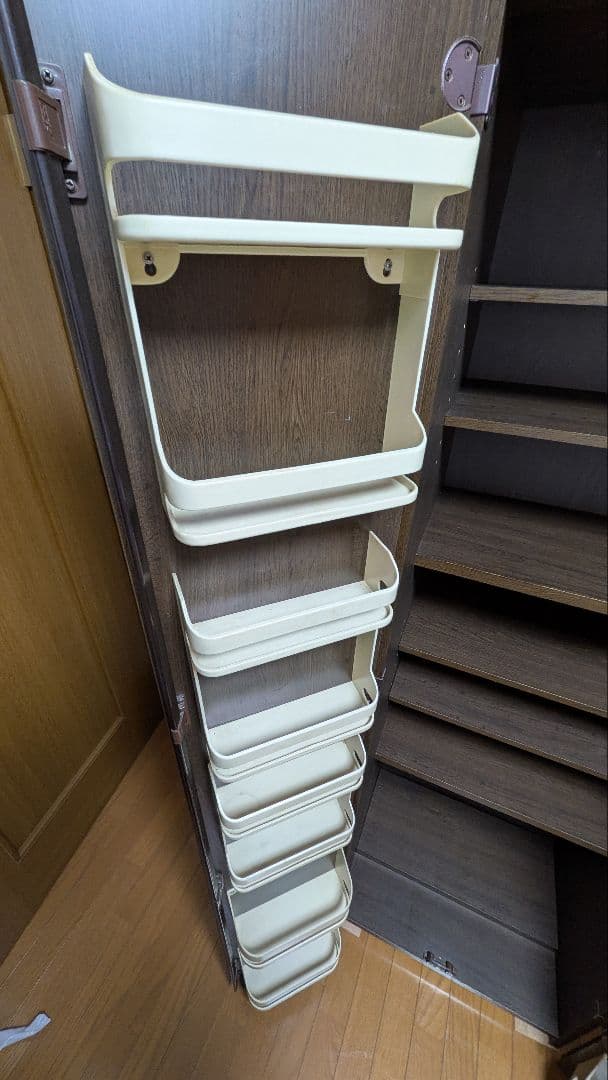 大容量キッチンストッカー　扉収納付　キッチン食品収納　パントリー